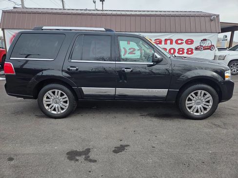 Used 2013 Lincoln Navigator 4WD image 2