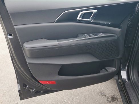 New 2026 Kia Carnival SX image 8