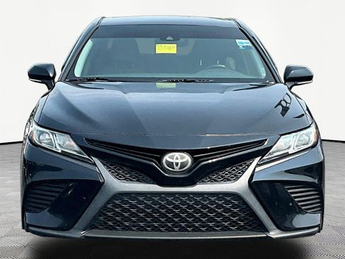 Used 2018 Toyota Camry SE w/ Convenience Package FWD image 2