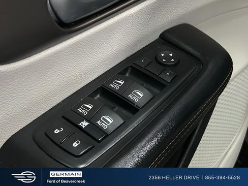 Used 2017 Chrysler Pacifica Touring-L FWD image 14