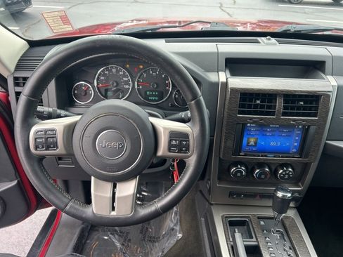 Used 2012 Jeep Liberty Limited Jet image 6