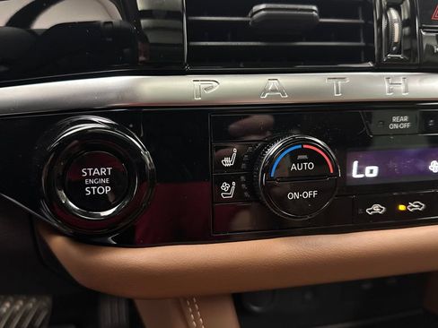 New 2026 Nissan Pathfinder Platinum AWD/4WD image 23