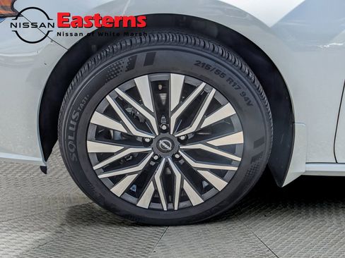 Used 2024 Nissan Altima 2.5 SV AWD/4WD image 29