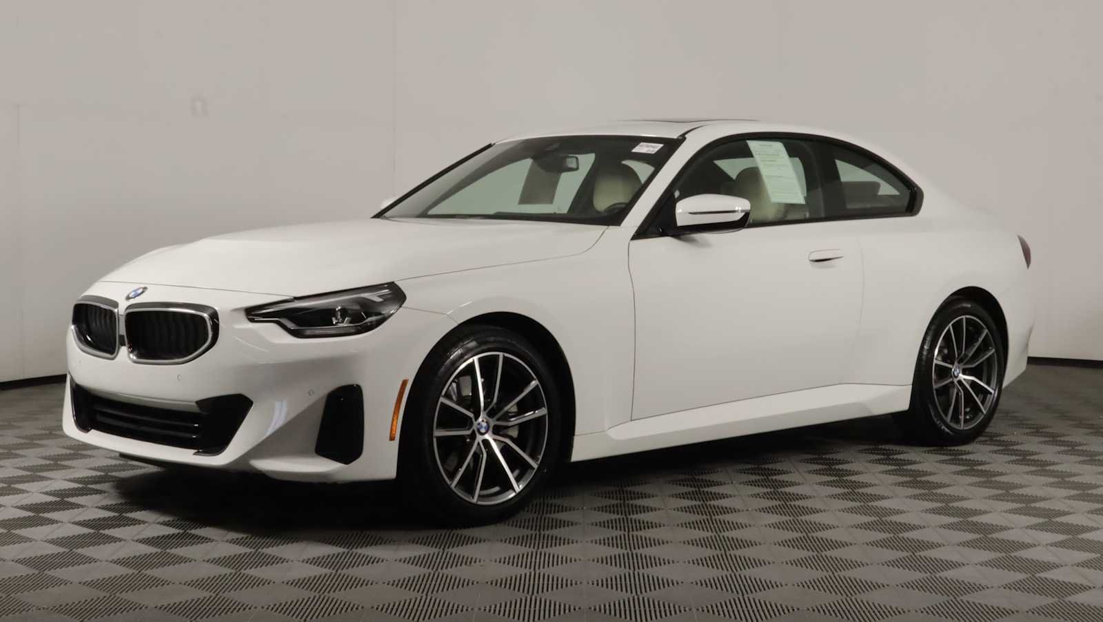 Used 2024 BMW 230i xDrive Coupe w/ Convenience Package AWD/4WD image 3