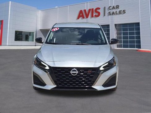 Used 2025 Nissan Altima 2.5 SR FWD image 2
