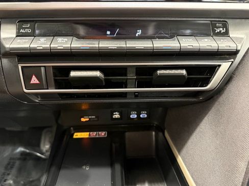 Used 2025 Toyota Camry LE FWD image 37