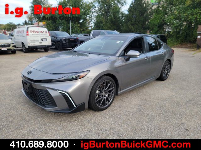 Used 2025 Toyota Camry SE FWD image 3