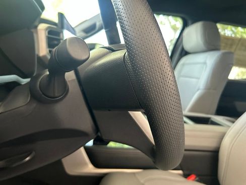 Used 2025 Toyota Tundra Limited AWD/4WD image 45