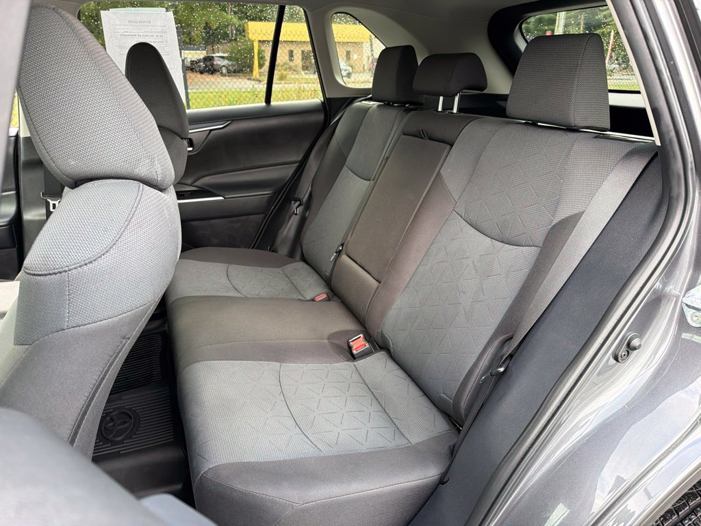 Used 2025 Toyota RAV4 XLE AWD/4WD image 19