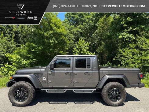Used 2025 Jeep Gladiator Overland AWD/4WD image 1