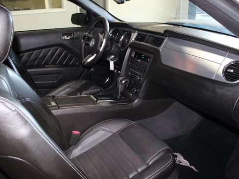 Used 2010 Ford Mustang GT RWD image 25