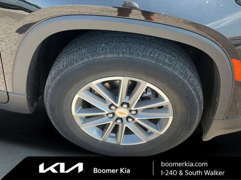 Used 2023 Chevrolet Traverse LT FWD image 9