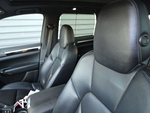 Used 2014 Porsche Cayenne S image 7