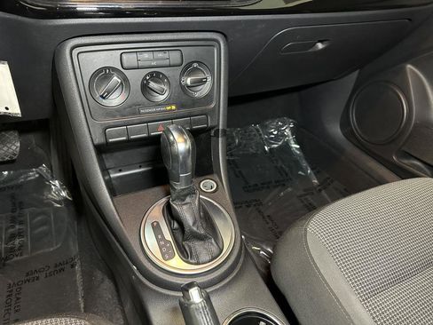 Used 2019 Volkswagen Beetle 2.0T S image 28