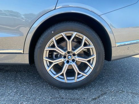New 2027 BMW X7 xDrive40i w/ Premium Package AWD/4WD image 5