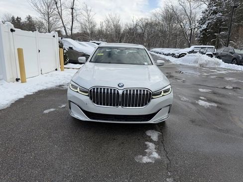 Used 2021 BMW 750i xDrive 750i xDrive w/ Luxury Rear Seating Package image 3