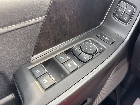 New 2026 Ford F250 Lariat w/ Black Appearance Package image 9