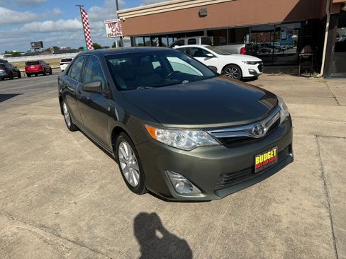 Used 2012 Toyota Camry XLE FWD image 3