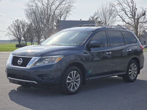 Used 2014 Nissan Pathfinder SV image 3