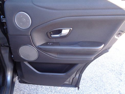 Used 2016 Land Rover Range Rover Evoque SE image 24