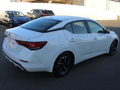 Used 2025 Nissan Sentra SV FWD image 8