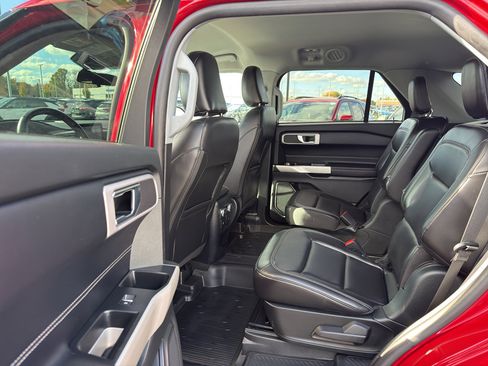 Used 2021 Ford Explorer XLT w/ Equipment Group 202A image 30