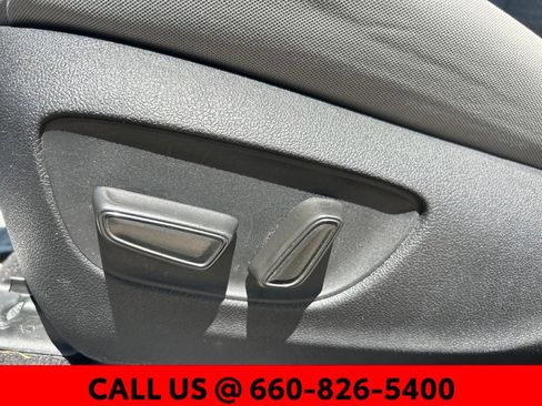 Used 2025 Toyota Sienna LE AWD/4WD image 15