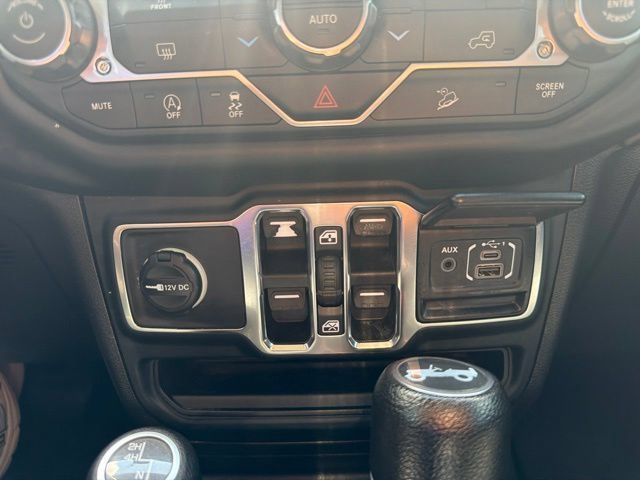 Used 2018 Jeep Wrangler Unlimited Sahara AWD/4WD image 17