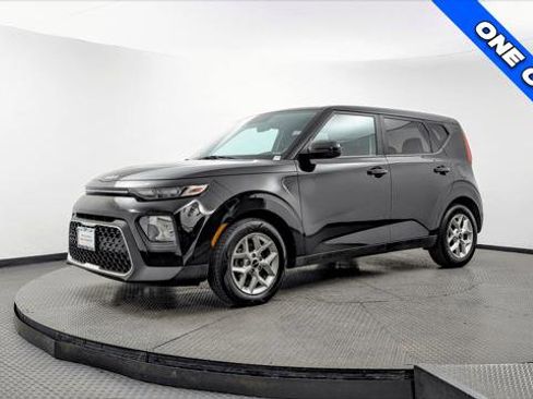 Used 2022 Kia Soul LX w/ Technology Package image 2
