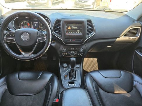 Used 2019 Jeep Cherokee Latitude Plus w/ Cold Weather Group AWD/4WD image 5