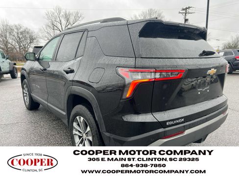 Used 2025 Chevrolet Equinox LT w/ Convenience Package II image 5