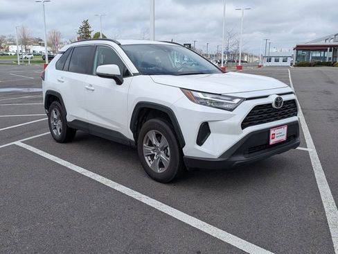 Used 2025 Toyota RAV4 XLE image 3