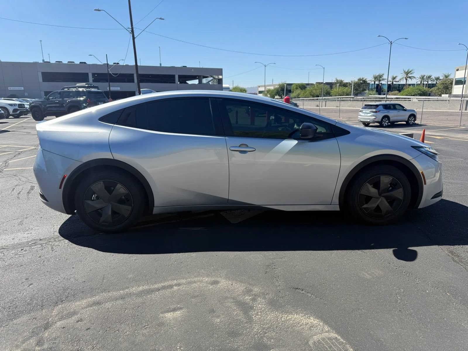Used 2024 Toyota Prius LE FWD image 4