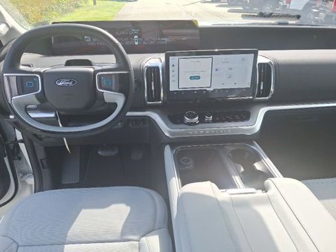 New 2025 Ford Expedition Platinum w/ Driver's Package image 10