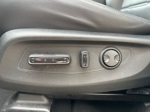 Used 2023 Honda CR-V EX-L image 9