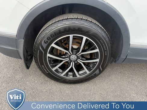 Used 2021 Volkswagen Tiguan SE w/ Panoramic Sunroof Package image 14