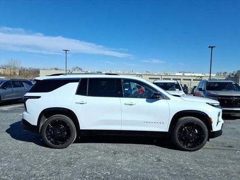 New 2026 Chevrolet Traverse High Country w/ LPO, Floor Liner Package AWD/4WD image 2
