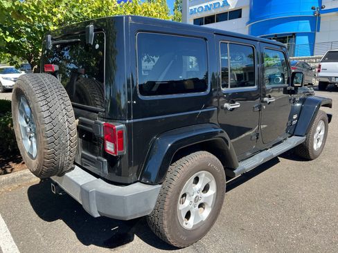 Used 2014 Jeep Wrangler Unlimited Sahara w/ Max Tow Package AWD/4WD image 4