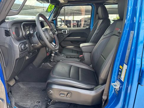 Used 2024 Jeep Gladiator Rubicon w/ Technology Group AWD/4WD image 27