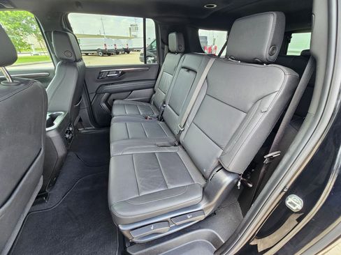 Used 2025 Chevrolet Suburban Z71 AWD/4WD image 28