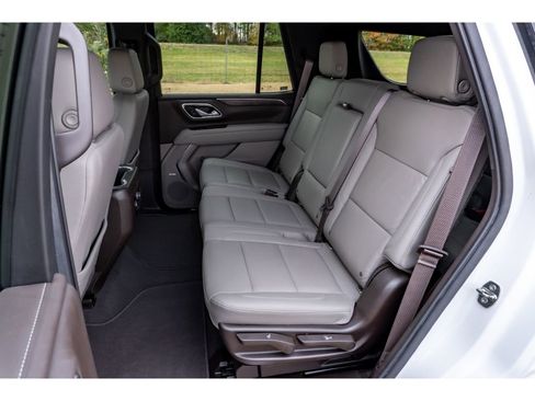 Used 2022 Chevrolet Tahoe LT w/ Luxury Package image 12