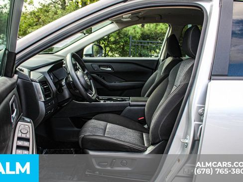 Used 2024 Nissan Rogue SV AWD/4WD image 16