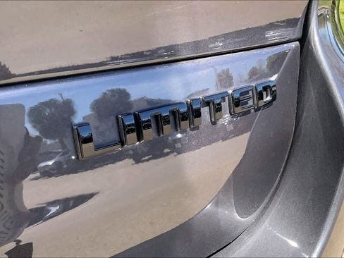 Used 2025 Jeep Grand Cherokee L Limited w/ Luxury Tech Group II AWD/4WD image 10