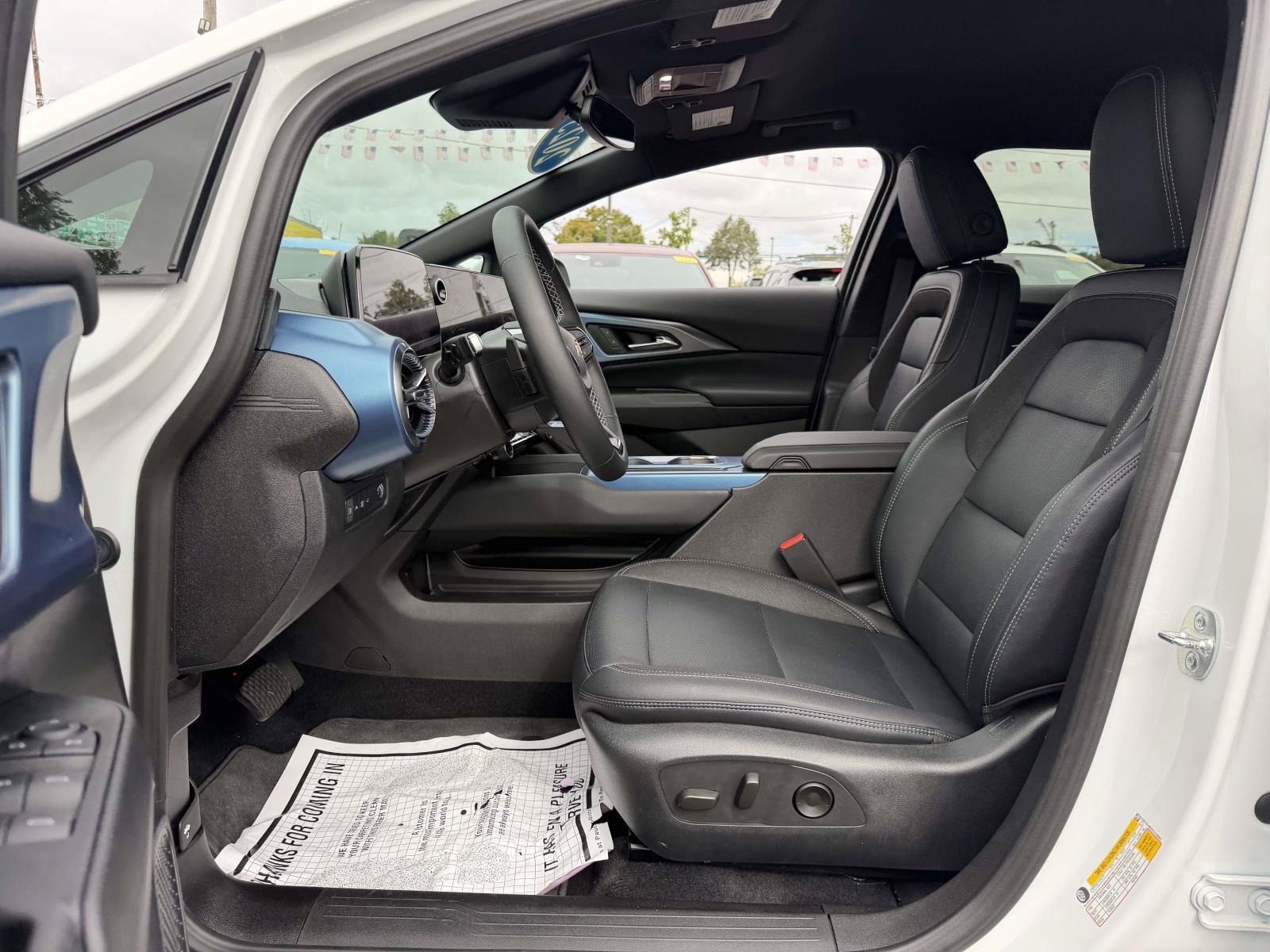 Used 2025 Chevrolet Equinox EV LT w/ Convenience Package FWD image 9