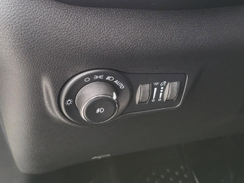 Used 2023 Jeep Compass Latitude w/ Convenience Group AWD/4WD image 19