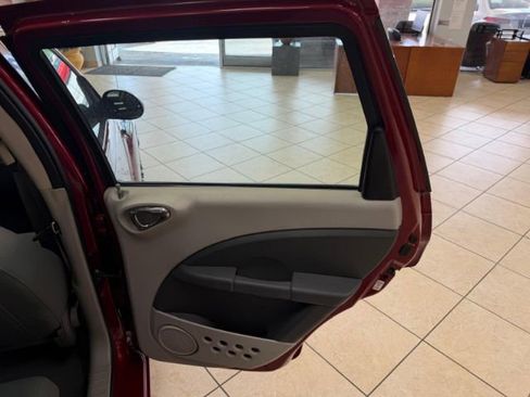 Used 2008 Chrysler PT Cruiser FWD image 13