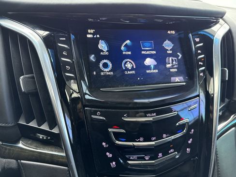 Used 2019 Cadillac Escalade Platinum image 20