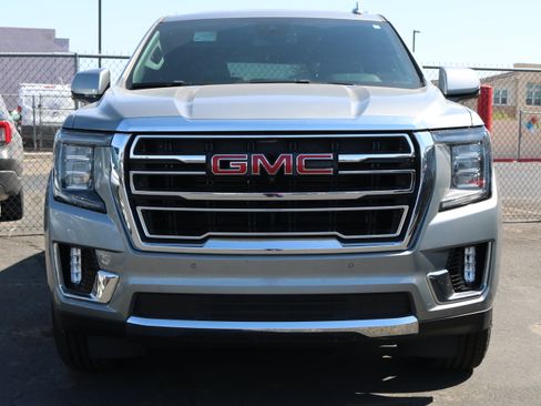 Used 2023 GMC Yukon SLT w/ SLT Premium Package AWD/4WD image 3