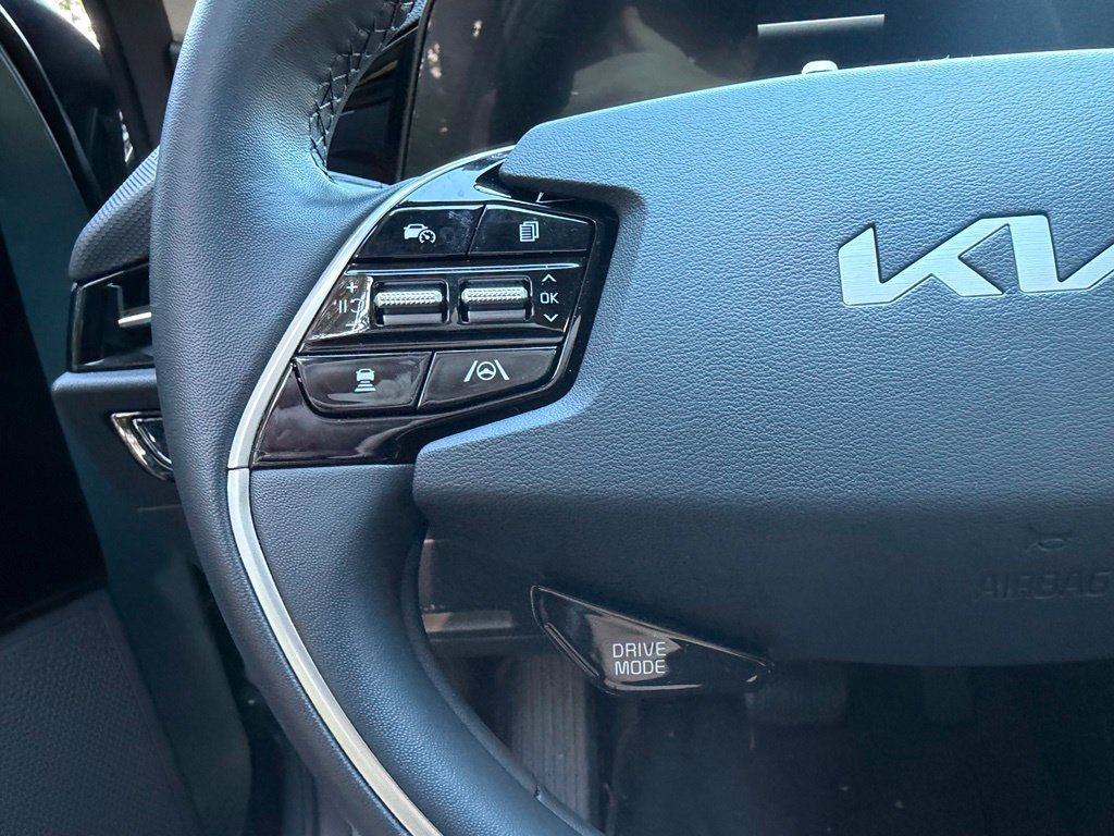 Used 2025 Kia Niro EX FWD image 18
