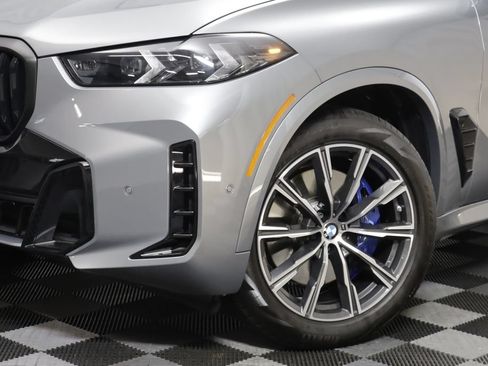 Used 2026 BMW X5 xDrive40i w/ M Sport Package AWD/4WD image 3